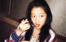 关晓彤吃娱乐瓜